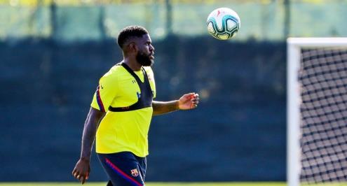 برشلونة يُعلن إصابة مدافعه صامويل أومتيتي خلال المران